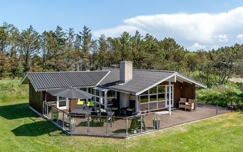 Brunetta - 800M from the Sea: Maison, Domicile, Toit, Chalet, Porche, Biens, Pelouse, Ferme, Cour, Ombre