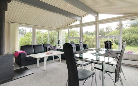 Gitten - 600M from the Sea: Toit, Maison, Domicile, Chalet, Siding, Biens, Allée, Batiments Jardin, Cour, Cabanon
