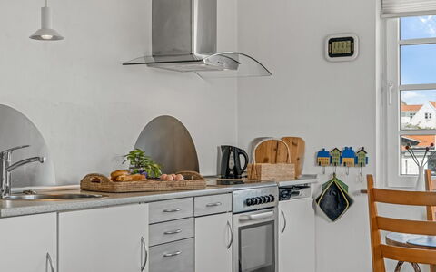 Jördis - 150M from the Sea: Cuisine, Appareil De Cuisine, Comptoir, Principaux Appliance, Sol, Design Intérieur, Électroménager, Cabinetry, Meubles, Pièce