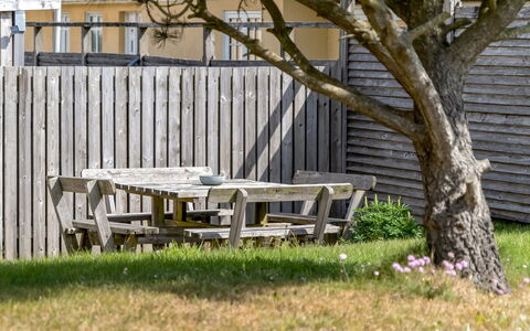 Jördis - 150M from the Sea: Arbuste, Jardin, Meubles, Mobilier De Jardin, Pelouse, Ombre, Arrière-Cour, Couverture De Sol, Extérieur Banc, Tableau De Plein Air