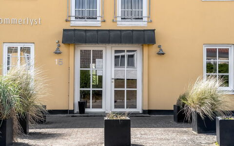 Jördis - 150M from the Sea: Piscine, Ville Resort