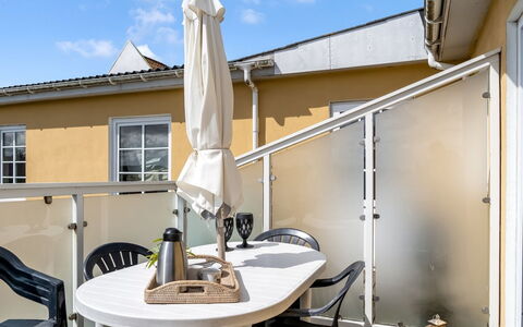 Jördis - 150M from the Sea: Piscine, Ville Resort