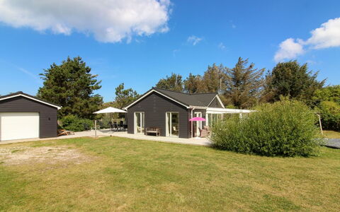 Annina - 500M from the Sea: Toit, Maison, Domicile, Chalet, Siding, Biens, Allée, Batiments Jardin, Cour, Cabanon