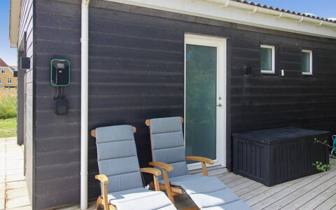 Annina - 500M from the Sea: Toit, Maison, Domicile, Chalet, Siding, Biens, Allée, Batiments Jardin, Cour, Cabanon