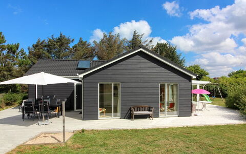 Annina - 500M from the Sea: Toit, Maison, Domicile, Chalet, Siding, Biens, Allée, Batiments Jardin, Cour, Cabanon