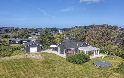 Annina - 500M from the Sea: Toit, Maison, Domicile, Chalet, Siding, Biens, Allée, Batiments Jardin, Cour, Cabanon