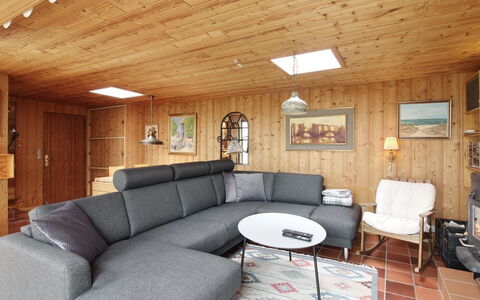 Ehmi - 500M from the Sea: Bois, Meubles, Sol, Canapé, Sol, Salon, Design Intérieur, Tache De Bois, Dur