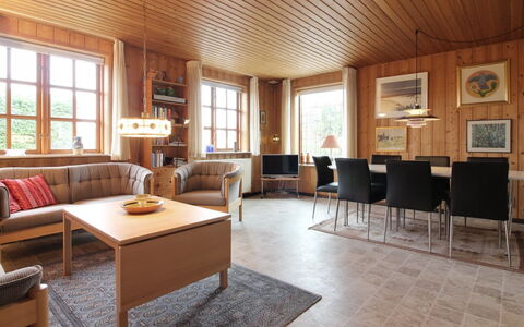 Ehmi - 500M from the Sea: Meubles, Design Intérieur, Bois, Sol, Plafond, Sol, Pièce, Salon, Domicile, Table