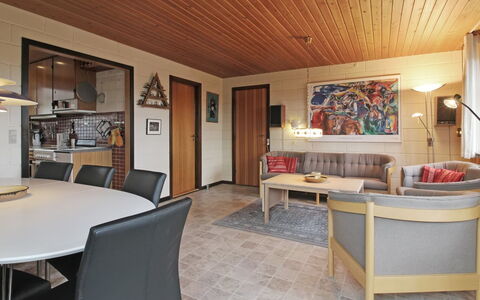 Ehmi - 500M from the Sea: Meubles, Design Intérieur, Sol, Sol, Bois, Plafond, Pièce, Chaise, Table, Salon