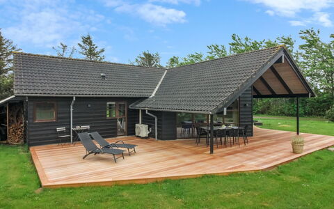 Harri - 850M from the Sea: Maison, Domicile, Porte, Toit, Chalet, Biens, Jardin, Ombre, Siding, Cour