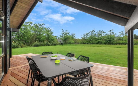 Harri - 850M from the Sea: Maison, Domicile, Porte, Toit, Chalet, Biens, Jardin, Ombre, Siding, Cour