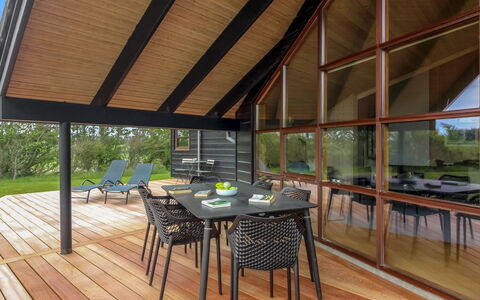 Harri - 850M from the Sea: Maison, Domicile, Porte, Toit, Chalet, Biens, Jardin, Ombre, Siding, Cour