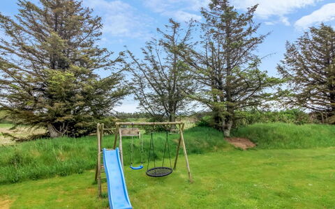 Harri - 850M from the Sea: Maison, Domicile, Porte, Toit, Chalet, Biens, Jardin, Ombre, Siding, Cour