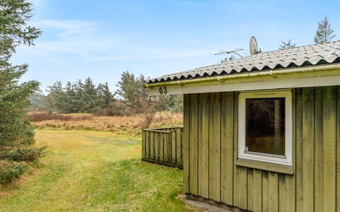 Sisilia - 400M from the Sea: Toit, Maison, Domicile, Chalet, Siding, Biens, Allée, Batiments Jardin, Cour, Cabanon