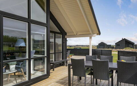 Ina - 1.2Km from the Sea: Toit, Domicile, Porte, Siding, Chalet, Porche, Plate-Forme, Dur, Biens, Ombre