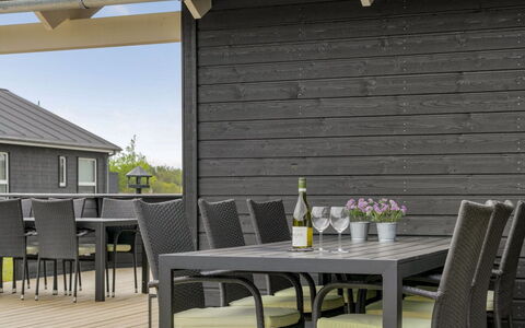 Ina - 1.2Km from the Sea: Bois, Meubles, Mobilier De Jardin, Tableau De Plein Air, Dur, Planche, Chaise, Tache De Bois, Table Cuisine Et Salle A Manger