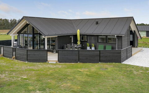 Ina - 1.2Km from the Sea: Toit, Domicile, Siding, Chalet, Ombre, Porche, Batiments Jardin, Cour, Cabanon, Ferme