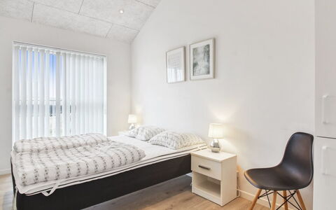Edgar - 1.5Km from the Sea: Design Intérieur, Lit, Chambre, Plafond, Sol, Sol, Meubles, Pièce, Éclairage, Drap De Lit