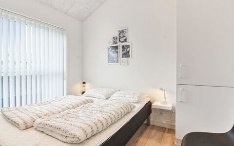 Edgar - 1.5Km from the Sea: Design Intérieur, Lit, Chambre, Plafond, Sol, Pièce, Meubles, Sol, Appartement, Literie