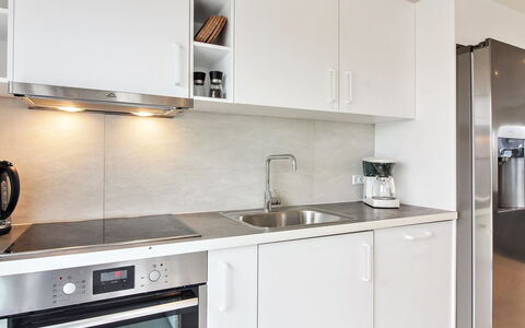 Edgar - 1.5Km from the Sea: Appareil De Cuisine, Cuisine, Comptoir, Cabinetry, Principaux Appliance, Meubles, Design Intérieur, Sol, Bois, Evier