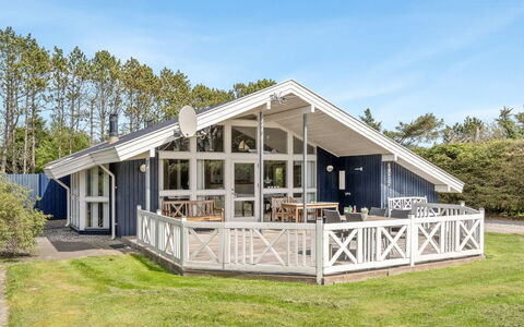 Sonke - 500M from the Sea: Toit, Chalet, Domicile, Ombre, Siding, Ferme, Porche, Structure En Plein Air, Batiments Jardin