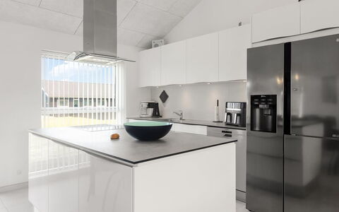 Dwerg - 1.5Km from the Sea: Cuisine, Comptoir, Appareil De Cuisine, Design Intérieur, Sol, Cabinetry, Plafond, Principaux Appliance, Luminaire, Sol