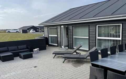 Dwerg - 1.5Km from the Sea: 