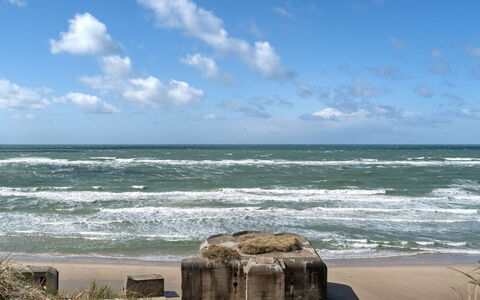 Abbie - 10M from the Sea: Ciel, Bleu, Plan D'Eau, Environnement Naturel, Nuage, Horizon, Côte, Mer, Cotiers Et Relief Océaniques