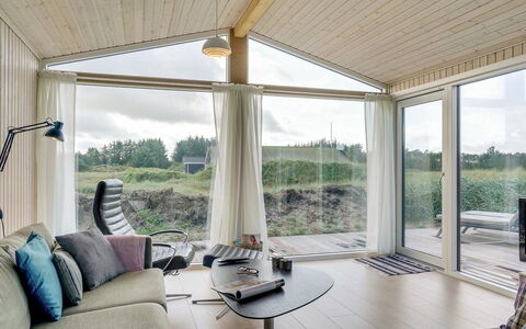 Marino - 480M from the Sea: Design Intérieur, Plafond, Domicile, Sol, Salon, Ombre, Verre, Chaise, Batiments Jardin