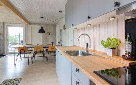 Marino - 480M from the Sea: Cuisine, Comptoir, Bois, Sol, Meubles, Design Intérieur, Appareil De Cuisine, Cabinetry, Table Cuisine Et Salle A Manger, Sol