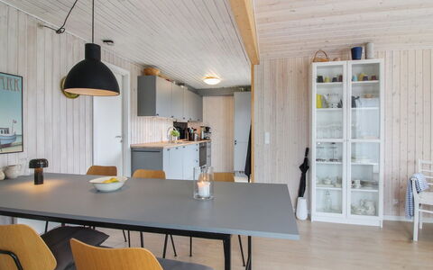 Marino - 480M from the Sea: Meubles, Design Intérieur, Sol, Bois, Plafond, Table Cuisine Et Salle A Manger, Sol, Luminaire, Salle À Manger, Table
