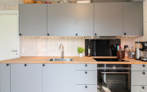 Marino - 480M from the Sea: Cuisine, Appareil De Cuisine, Comptoir, Sol, Cabinetry, Bois, Design Intérieur, Meubles, Evier, Principaux Appliance