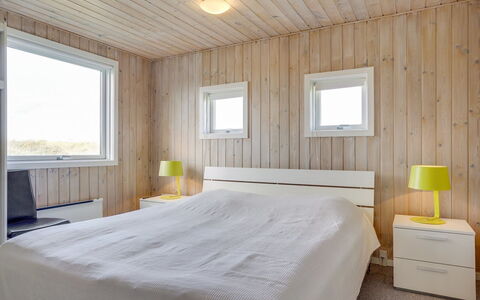Marino - 480M from the Sea: Sol, Bois, Design Intérieur, Sol, Plafond, Chambre, Lit, Parquet, Pièce, Éclairage