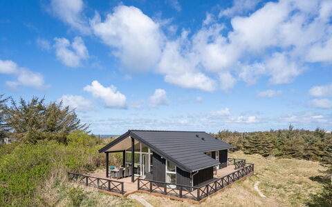 Tayara - 300M from the Sea: Bois, Sol, Design Intérieur, Sol, Meubles, Parquet, Pièce, Plafond, Tache De Bois, Dur