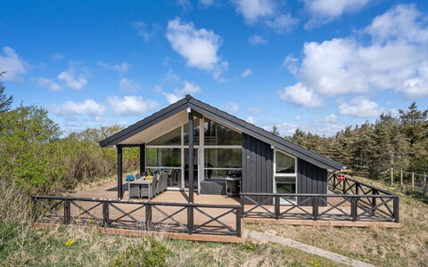 Tayara - 300M from the Sea: Bois, Sol, Design Intérieur, Sol, Meubles, Parquet, Pièce, Plafond, Tache De Bois, Dur