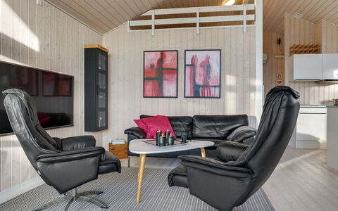 Tayara - 300M from the Sea: Bois, Sol, Design Intérieur, Sol, Meubles, Parquet, Pièce, Plafond, Tache De Bois, Dur