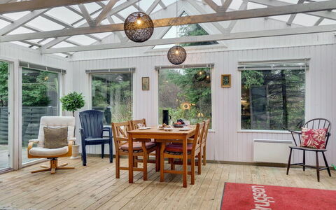Arben - 900M from the Sea: Maison, Domicile, Toit, Zone Résidentielle, Chalet, Biens, Ferme, Pelouse, Aménagement Paysager, Siding