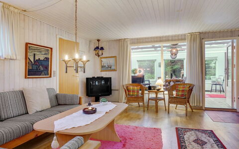 Arben - 900M from the Sea: Maison, Domicile, Toit, Zone Résidentielle, Chalet, Biens, Ferme, Pelouse, Aménagement Paysager, Siding