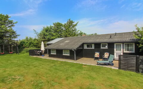 Arben - 900M from the Sea: Maison, Domicile, Toit, Zone Résidentielle, Chalet, Biens, Ferme, Pelouse, Aménagement Paysager, Siding