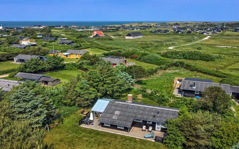Arben - 900M from the Sea: Maison, Domicile, Toit, Zone Résidentielle, Chalet, Biens, Ferme, Pelouse, Aménagement Paysager, Siding
