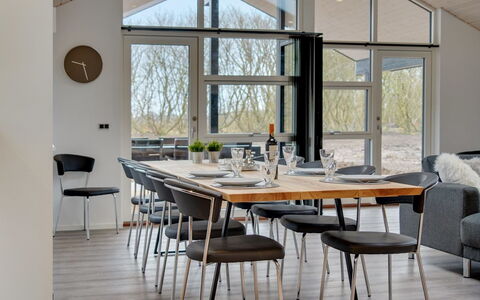Amitola - 700M from the Sea: Meubles, Design Intérieur, Sol, Bois, Chaise, Table Cuisine Et Salle A Manger, Table, Plafond, Salle À Manger, Sol