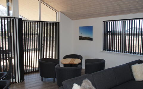 Amitola - 700M from the Sea: Bois, Design Intérieur, Plafond, Sol, Sol, Meubles, Domicile, Pièce, Salon, Appartement