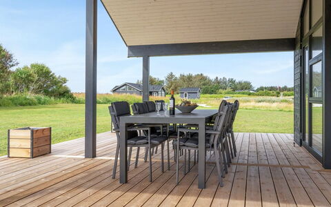 Amitola - 700M from the Sea: Bois, Plate-Forme, Dur, Ombre, Composite, Porche, Planche, Tache De Bois, Mobilier De Jardin, Structure En Plein Air