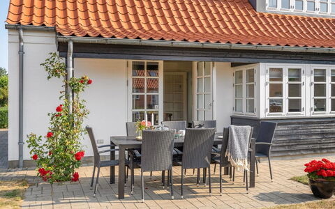 Pelagija - 900M from the Sea: Domicile, Mobilier De Jardin, Porte, Chalet, Porche, Pot De Fleur, Patio, Ombre, Tableau De Plein Air, Plante D'Appartement