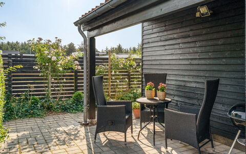 Pelagija - 900M from the Sea: Bois, Mobilier De Jardin, Meubles, Pot De Fleur, Tableau De Plein Air, Jardin, Porche, Ombre, Chaise