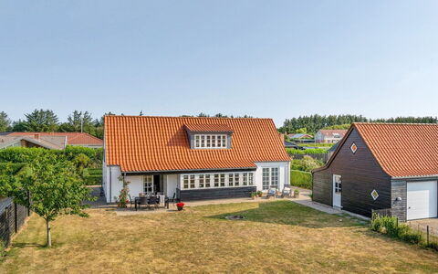 Pelagija - 900M from the Sea: Toit, Maison, Domicile, Zone Résidentielle, Architecture, Chalet, Biens, Ferme, Pelouse, Banlieue