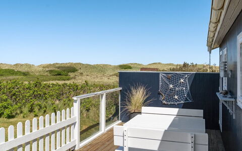 Ecaterina - 100M from the Sea: Bois, Domicile, Porche, Plate-Forme, Balcon, Dur, Planche, Clôture, Balustrade, Tache De Bois