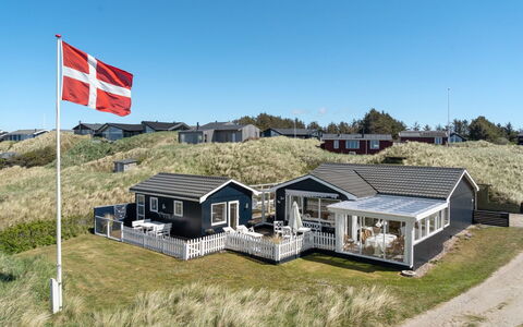Ecaterina - 100M from the Sea: Domicile, Maison, Toit, Zone Résidentielle, Chalet, Biens, Porche, Siding