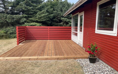 Jule - 600M from the Sea: Bois, Tache De Bois, Dur, Planche, Plate-Forme, Jardin, Siding, Cour, Arrière-Cour, Pelouse