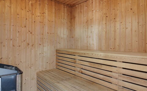 Marlie - 600M from the Sea: Bois, Sol, Design Intérieur, Sol, Meubles, Parquet, Pièce, Plafond, Tache De Bois, Dur